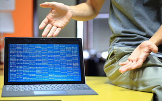 新野 api php源码,下载的php源码怎么运行呢？